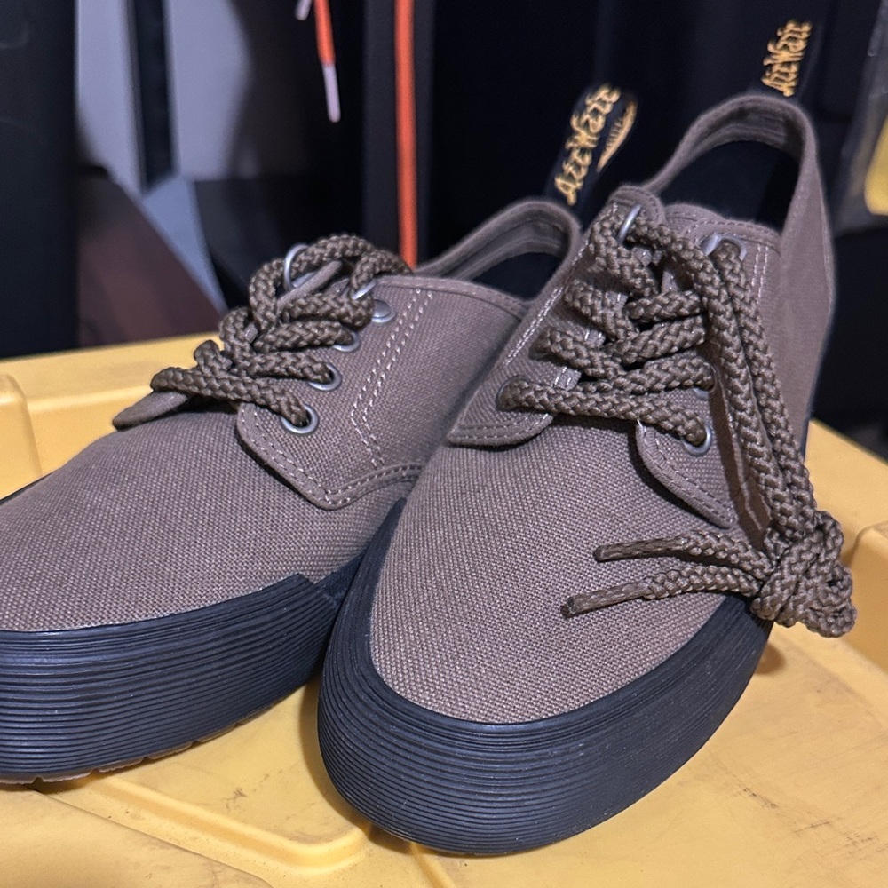 ✔️ #64 BRAND NEW Dr. Martens Brown Canvas Sneakers